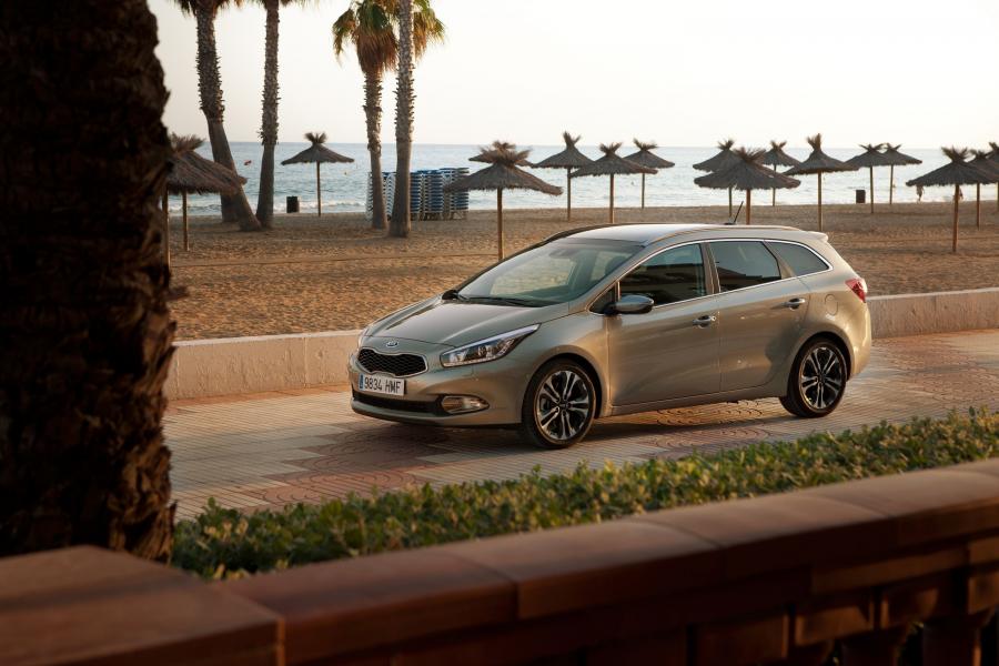  Kia cee&rsquo;d Station Wagon 2012 года  (фото 2 из 89)